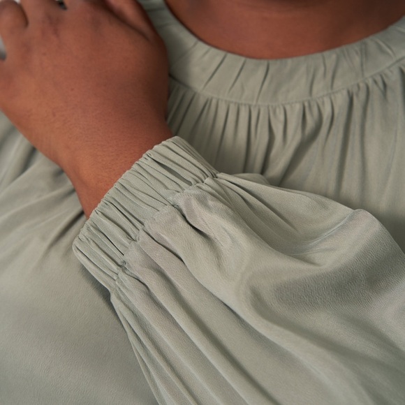 NWT Universal Standard Patricia Blouse in Sage Green - Picture 3 of 12